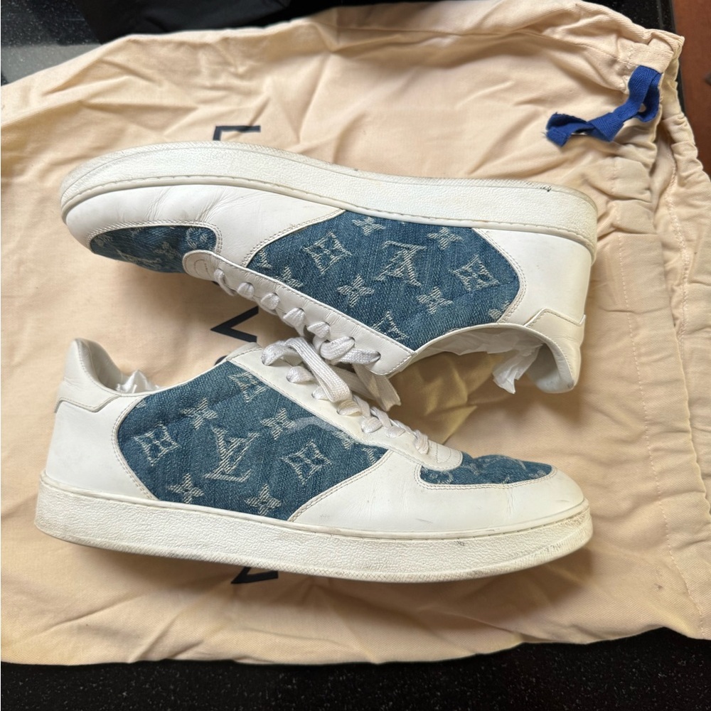 Lui Vuitton sneakers very good condition